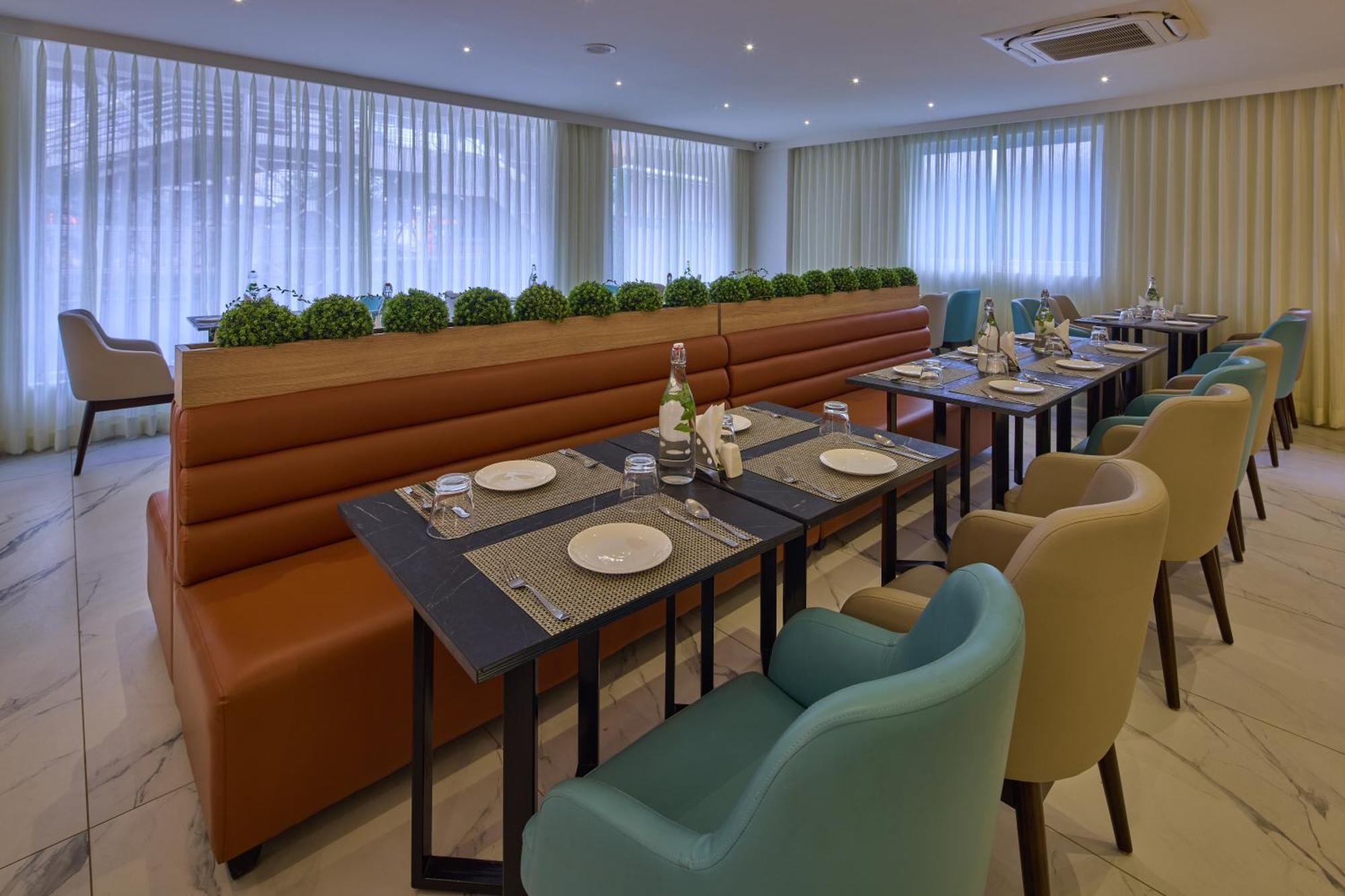 Grand Continent Hebbal A Sarovar Portico Affiliate Hotel Bangalore Exterior photo